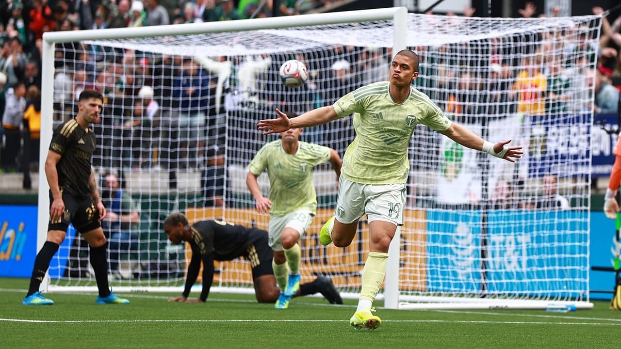 GOAL | Kevin Kelsy scores at the death to lift Portland over LAFC