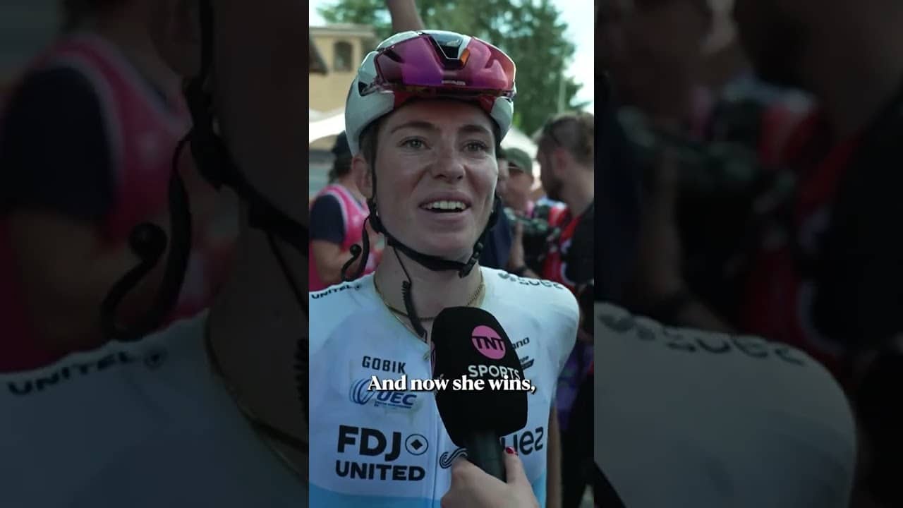 Demi Vollering was delighted for Célia Gery after her first Grand Tour stage win! 🩷👏