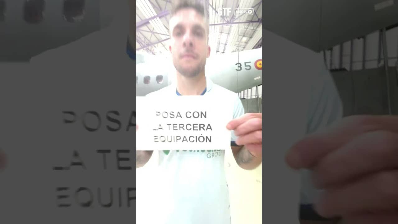 Confirmamos que a Kiko también le flipa nuestra tercera equipación… 𝘆 𝗰𝗼́𝗺𝗼 𝗹𝗲 𝘀𝗶𝗲𝗻𝘁𝗮
