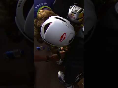 The first rider to congratulate Wout van Aert? Mathieu van der Poel 🥹 ❤️