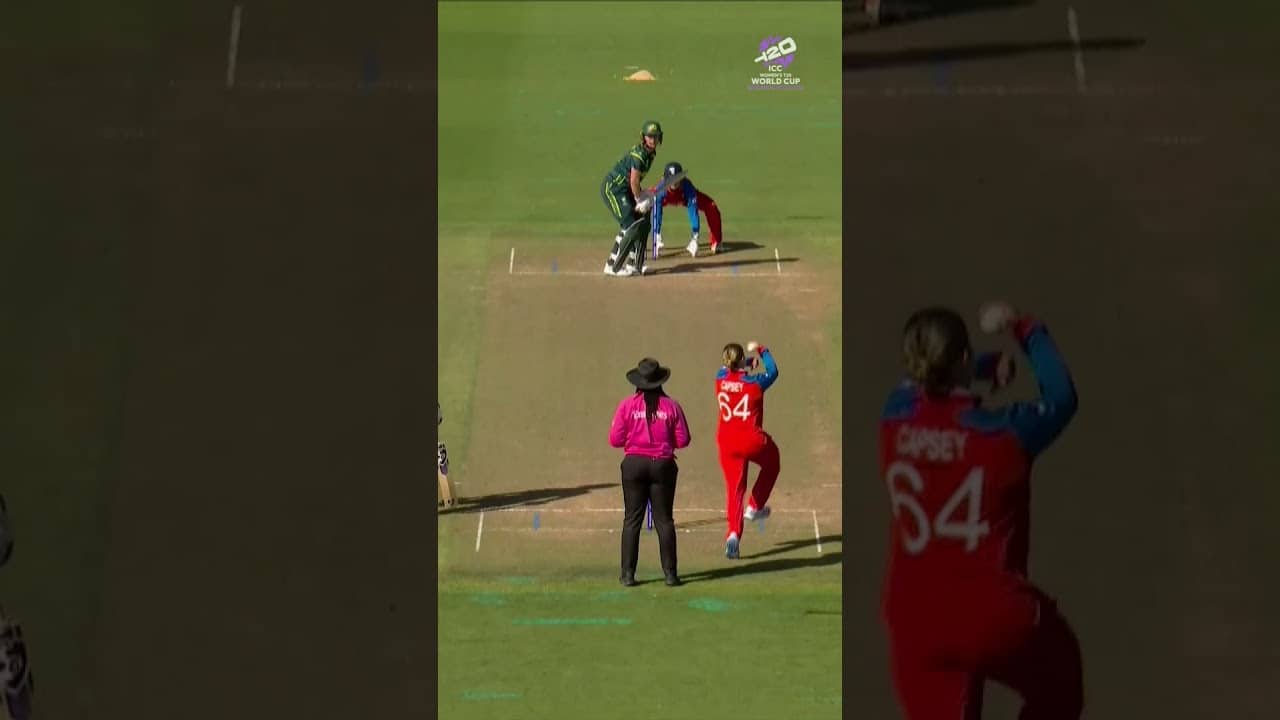 Beth Mooney is castled by Alice Capsey's jaffa 👌
