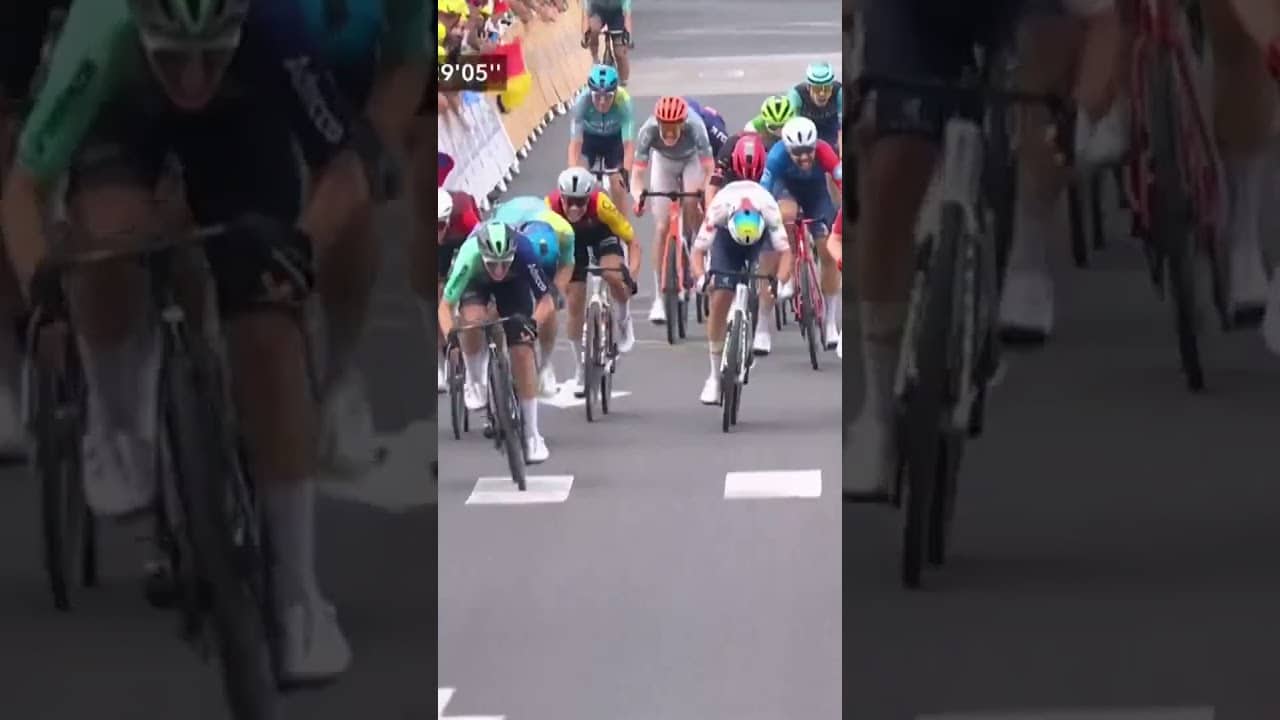 OLAV KOOIJ IS THE MAN! He secures a 1st Tour de France stage victory after a frantic finish in Pau!