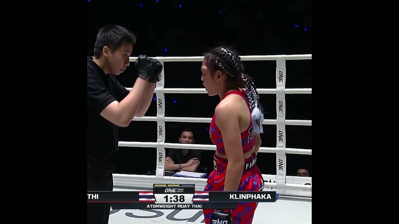 HIGHLIGHT-REEL KO 🤯 Klinphaka stops Kati with a jumping knee!