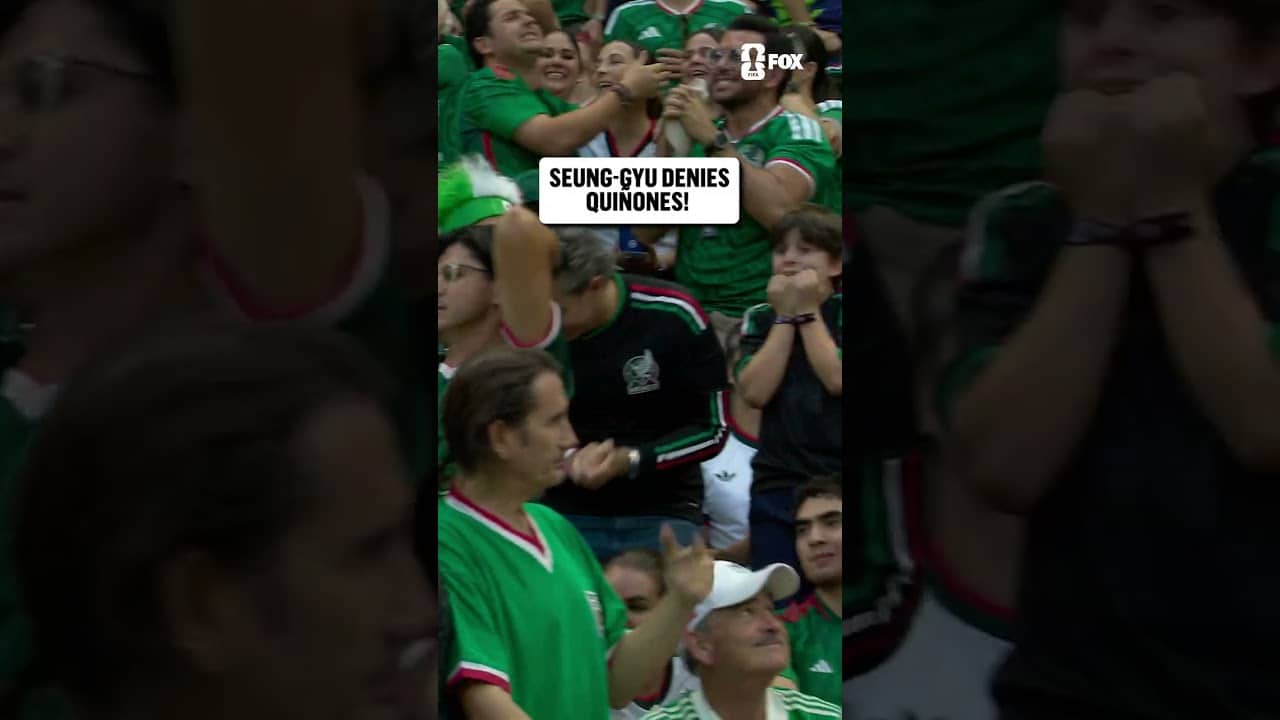 A CRUCIAL save to deny Mexico of a goal 🧤