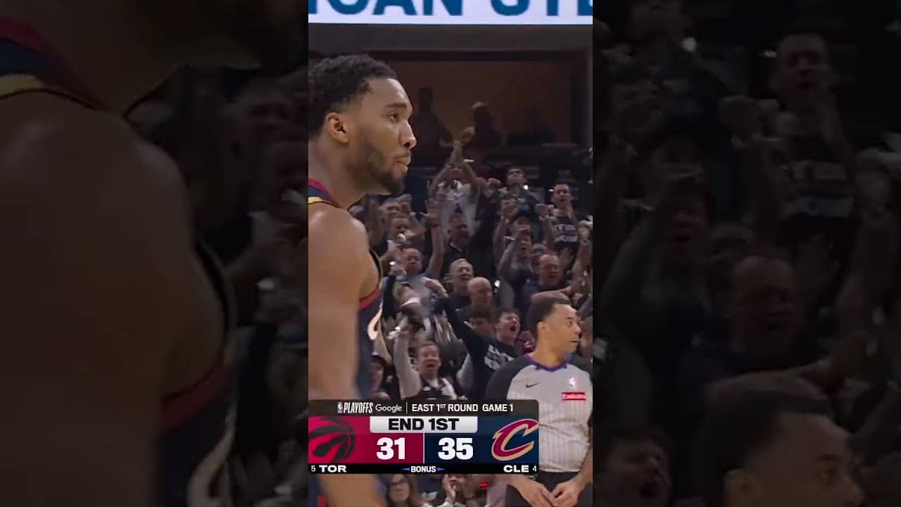 🤯 MAX STRUS AT THE BUZZER #nbaplayoffs #cavsraptors #maxstrus
