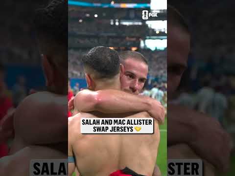 It's all love between former Liverpool teammates Mo Salah and Alexis Mac Allister 🇦🇷🇪🇬