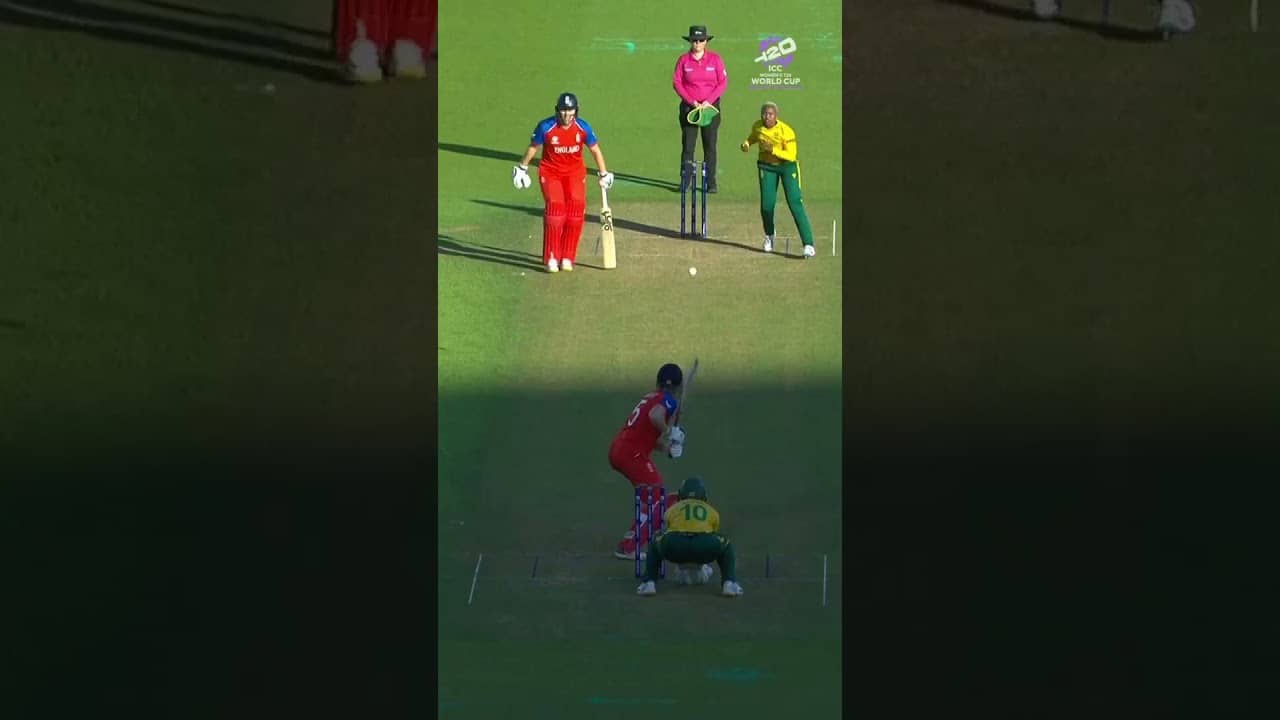 Heather Knight in sublime touch with a perfectly executed sweep shot for England 👏 #T20WorldCup
