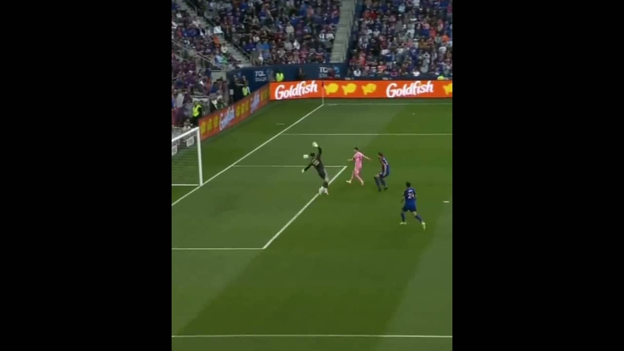 This may have been the easiest goal of Messi’s career 😅 (via MLS on Apple TV)
