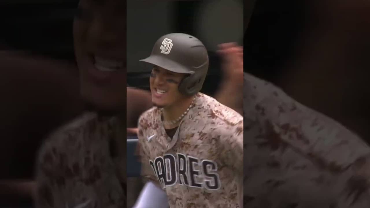 Manny Machado skyrockets a go-ahead home run! 😤
