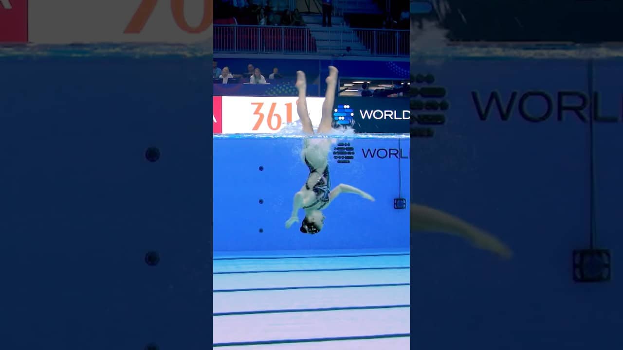Klara Beyer: master at work ✨ #artisticswimming #underwater #pov #worldaquatics