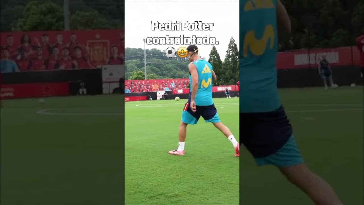 Pedri’s showing off his magic🤩⚽️🪄 (Via @sefutbol/IG)