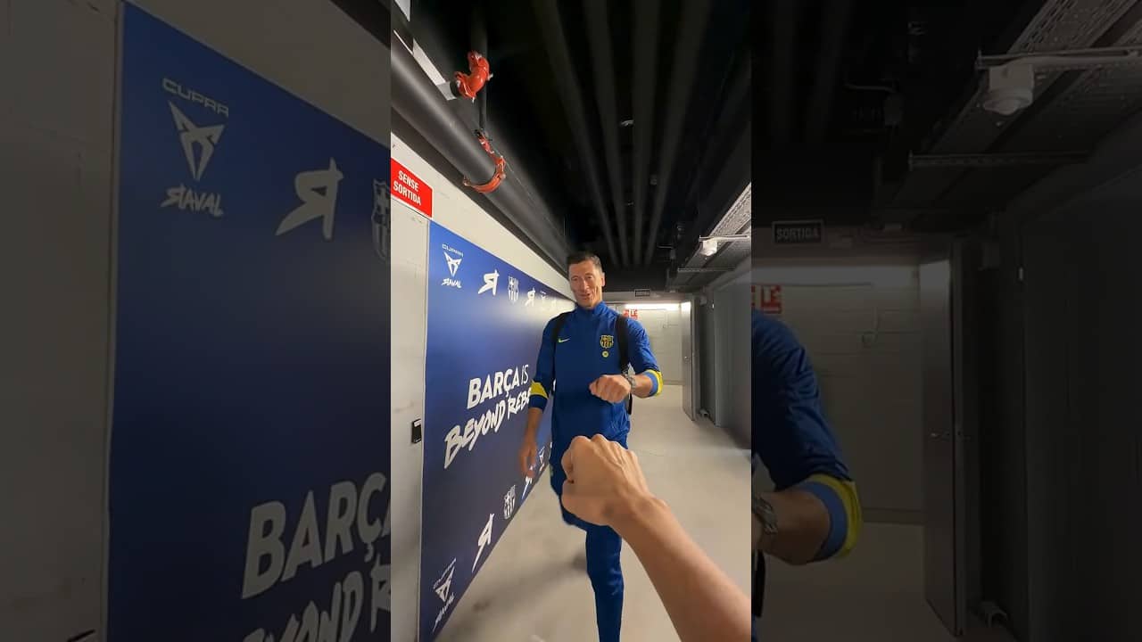 The legend is in da house 👊 #shorts #fcbarcelona #lewandowski