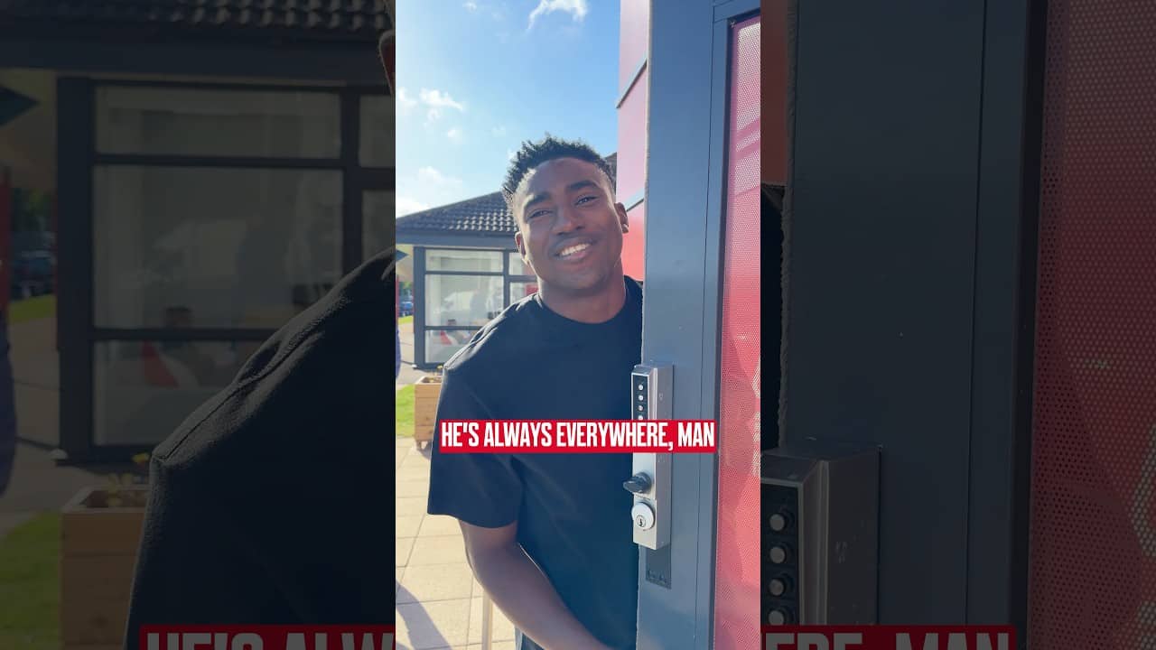 The squad pays tribute to Nico Domínguez after 100th Reds appearance. 🫶