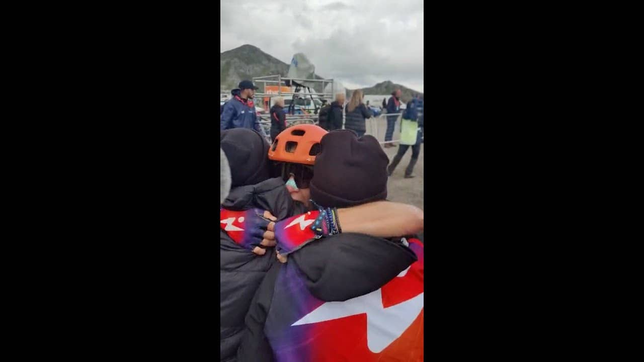 Listen to how much the Angliru victory meant to Petra Stiasny 🔊🫶