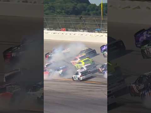 26 cars wreck in Talladega's "Big One" 🤯