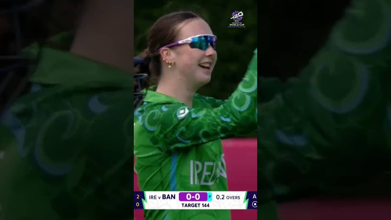 Aimee Maguire outfoxes Dilara Akter with a magical delivery 😯 #T20WorldCup