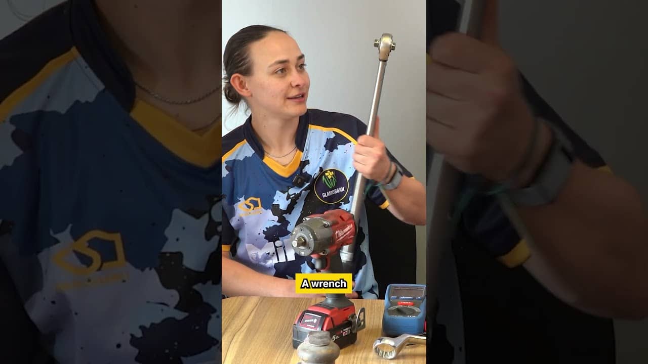 Can Bethan name the tools or will she be stumped? 🏏 🔧