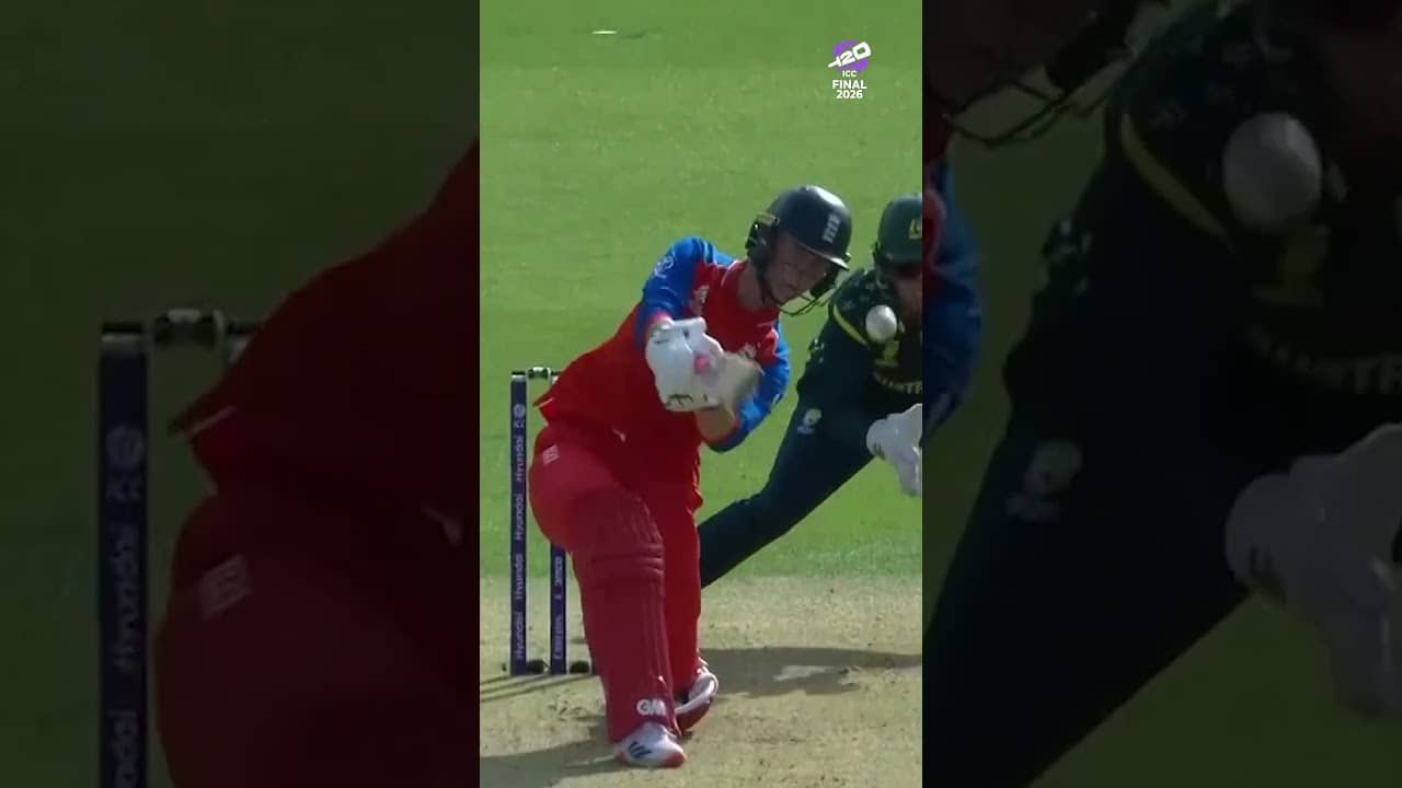 Clean hitting from England and Australia batters delivered @BudweiserIndia Smooth Sixes 👌