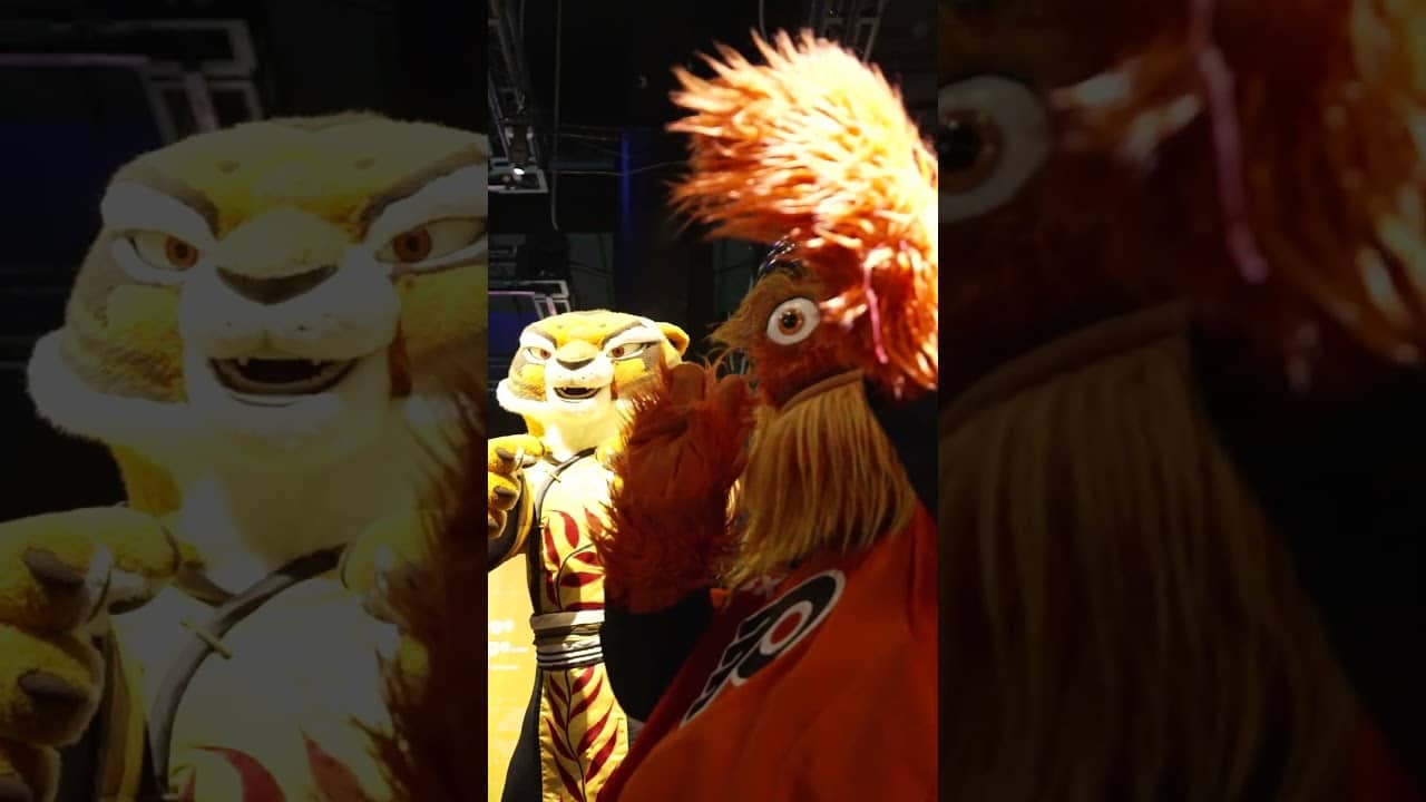 Gritty visits The Franklin Institute 🫀 #shorts