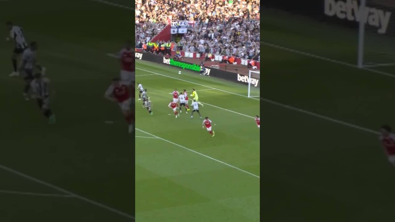 LONG GOALKEEPER THROW!