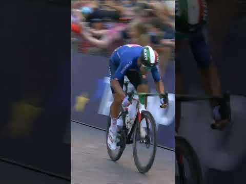 Colbrelli vs Evenepoel — the 2021 European Road Race sprint! 🇮🇹👏