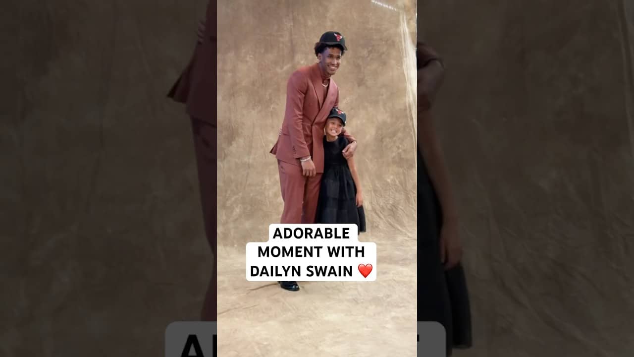 Dailyn Swain gets his portrait taken 📸