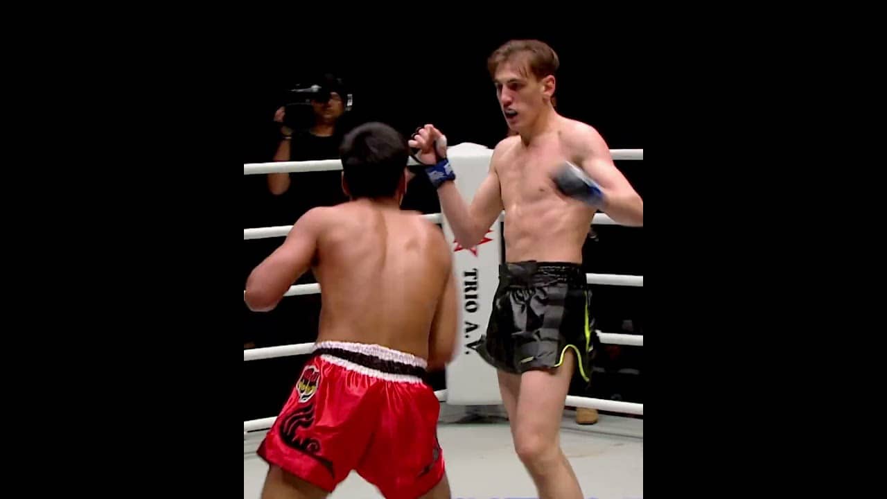 🎞️ From The Archives 🎞️ When Brice Delval collided with the "Elbow Zombie" Muangthai!