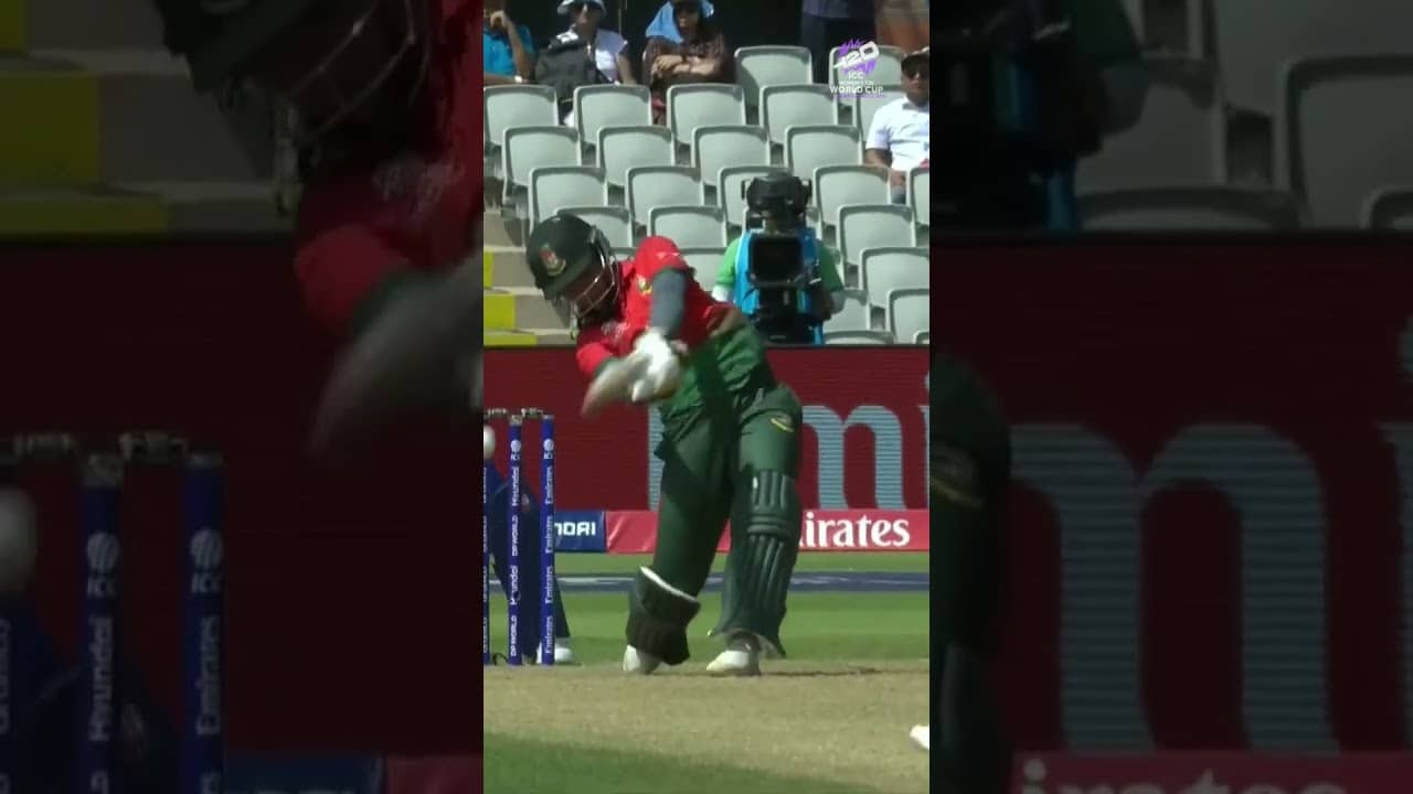Juairiya Ferdous muscles it to long-off as Bangladesh build on 💪 #T20WorldCup