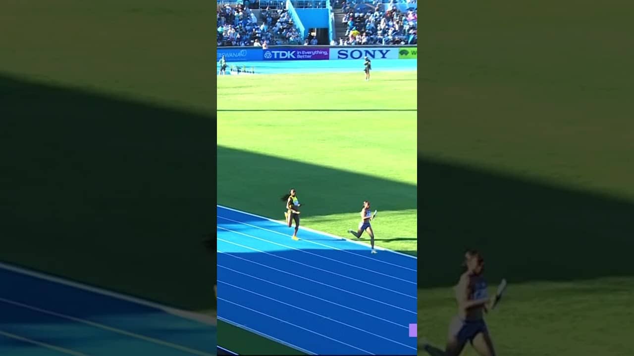 Fighting till the end in the mixed 4x400m final at the #WorldRelays 😮‍💨