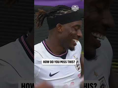 Madueke couldn't help but smile after missing a WIDE-OPEN goal 🏴󠁧󠁢󠁥󠁮󠁧󠁿