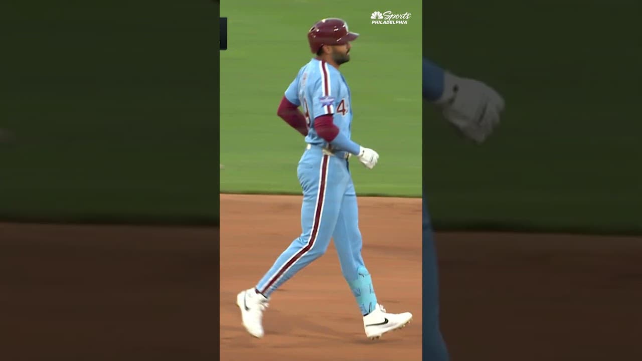 DEREK HILL, yes DEREK HILL, TIES THE GAME 😏