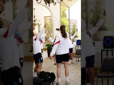 The Red Roses’ pre-match singalong 🎶 | @o@o2ukofficial #WearTheRose