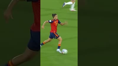 A GUIJARRAZO from Patri to give Spain the lead 🇪🇸🔥