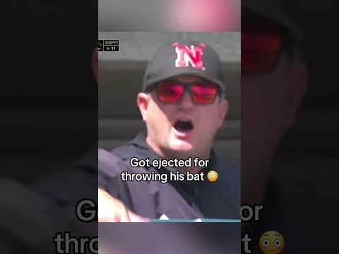 Wait for the young fan when the ump made the call 😂