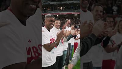 Une dernière danse pour notre kiné Marc Cuvelier apres 37 ans au LOSC 👏🫶
