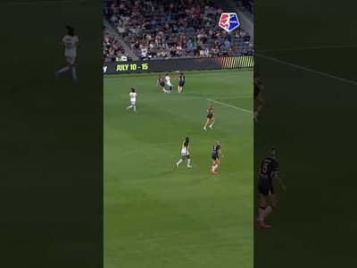 Split the defense. ⚡ Solai Washington is DIFFERENT 😤 #nwsl # #soccer #football