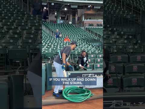 Julio made a deal with this Astros fan at batting practice 🤣  #mlb #baseball #juliorodriguez
