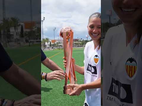 Así fue la emotiva celebración del ascenso del VCF Femenino 🅱️. 𝑉𝑎 𝑝𝑜𝑟 𝑡𝑖, 𝐹𝐸𝑅.| VALENCIA CF