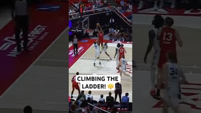 Jacob Toppin drops from the ceiling for this alley-oop 😤
