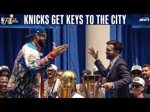 Knicks receive keys to NYC at the end of their championship parade at City Hall
