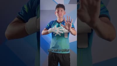 ¿Cómo quitarse los guantes correctamente? (Lo habías estado haciendo mal todo este tiempo)
