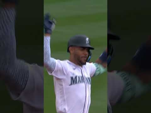 first-inning JULIOOOOO blast 💥  #baseball #mlb #juliorodriguez