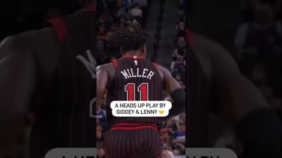 Giddey hit Lenny with a 🤨 before passing to him for a dunk! #nba #highlights #chicagobulls #slamdunk