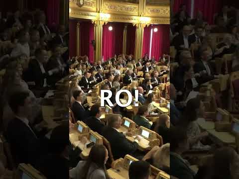 Norway's parliament started doing the row to support their national team 😭❤️🇳🇴 (via stortinget/IG)
