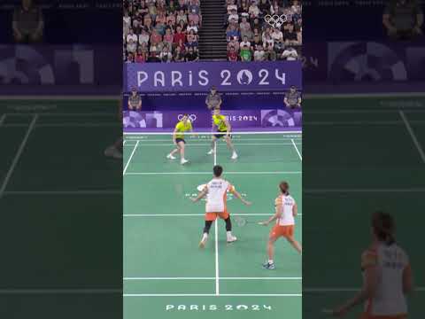 He fell, but still won the point! 😳
