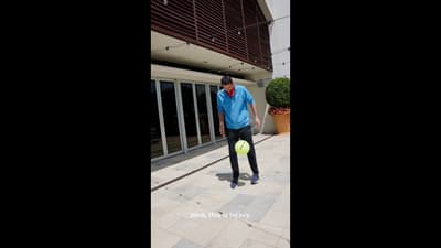 Marin Čilić brings the footwork. ⚽ | Keepie Up Challenge Episode 2