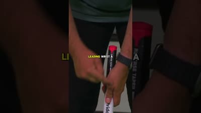 The BEST way to grip your putter is...🤔