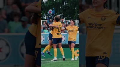 Cloé Lacasse scores the first goal back from the break | UTA @ CHI