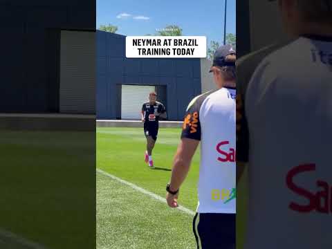 Neymar is getting in touches at Brazil's training 🇧🇷