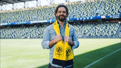 Thomas Rhett chats hometown shows, Niall Horan, soccer, and more at GEODIS Park